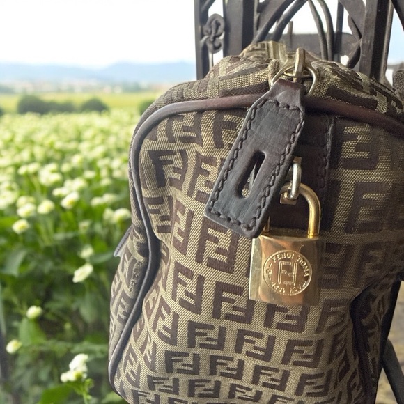 Vintage FENDI Boston Bag no callouts in excellent condition lock and keys - Picture 11 of 12